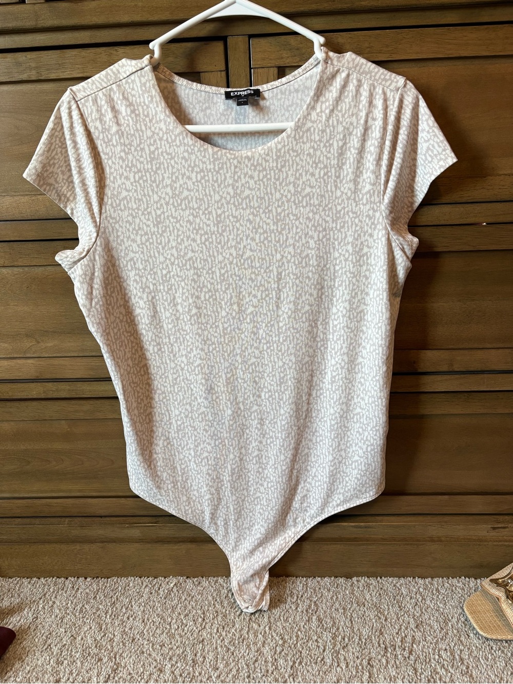 Express Cream Short Sleeve Scoop-Neck Bodysuit